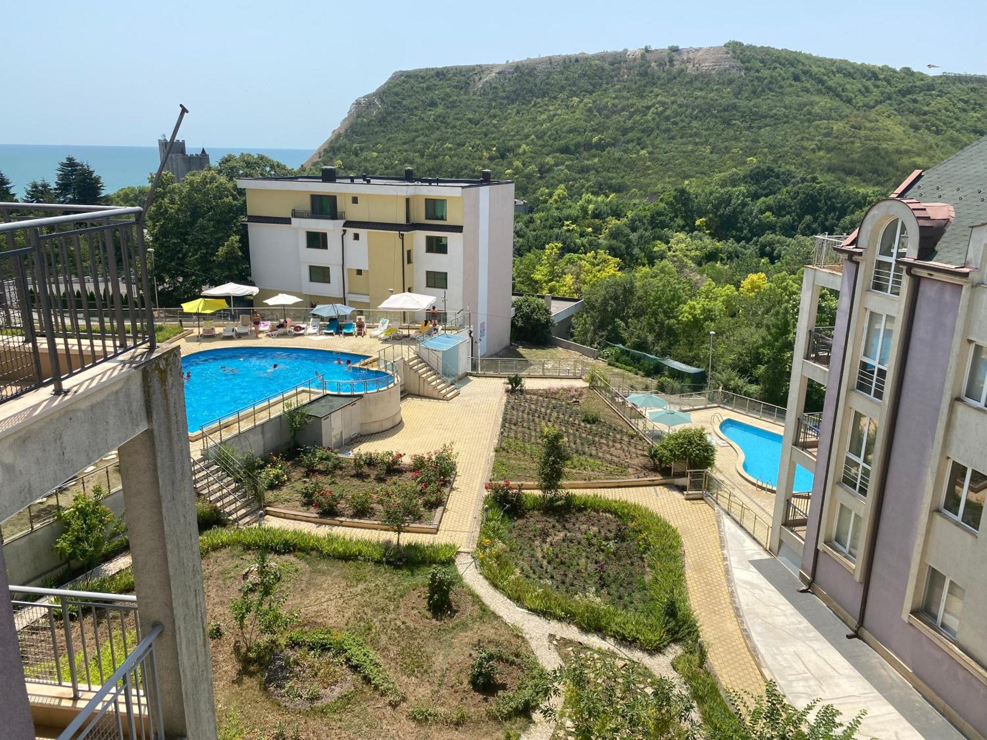 Kavarna Hills Luaran gambar